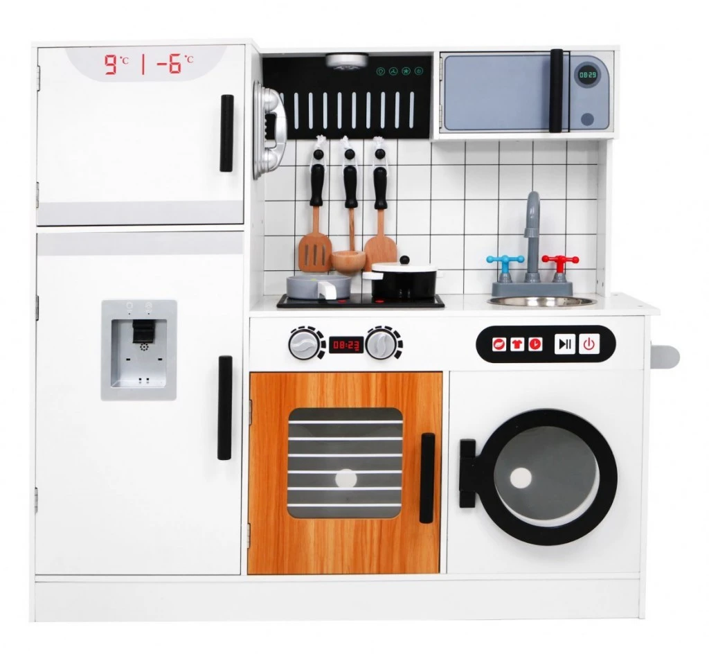 Fából készült konyha fény- és hanghatásokkal