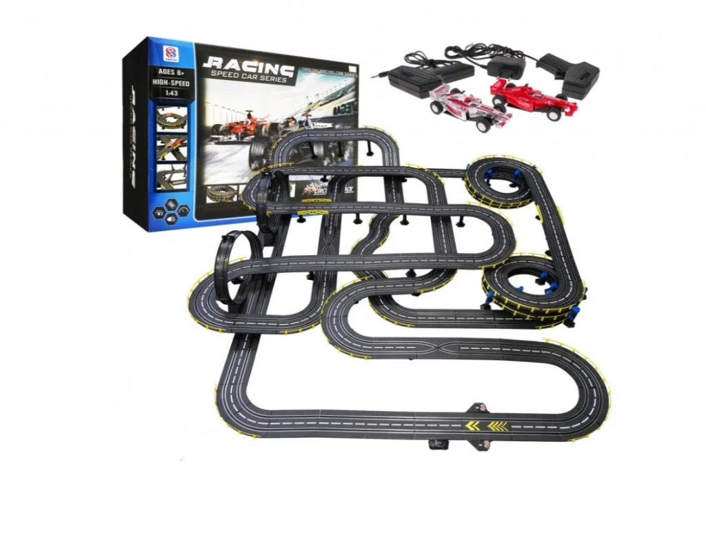 Gigantikus versenypálya éles kanyarokkal távirányítós autókkal