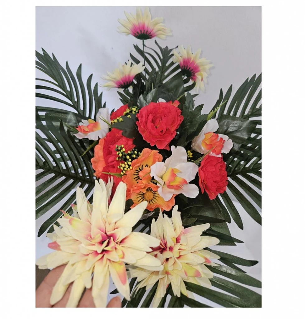 Vegyes csokor tálban – SZÉLESSÉG 50 CM, MAGASSÁG 30 CM – piros